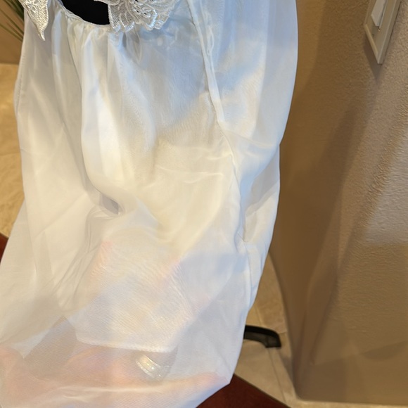 Spring or Summer Hot Style White Backless Lace Sleeveless Dress - Picture 11 of 12